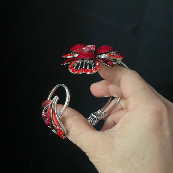 2 NEW Floral Sparkly Cuff Bracelets - Red and Turquoise - branded SDLZ - Picture 5 of 6